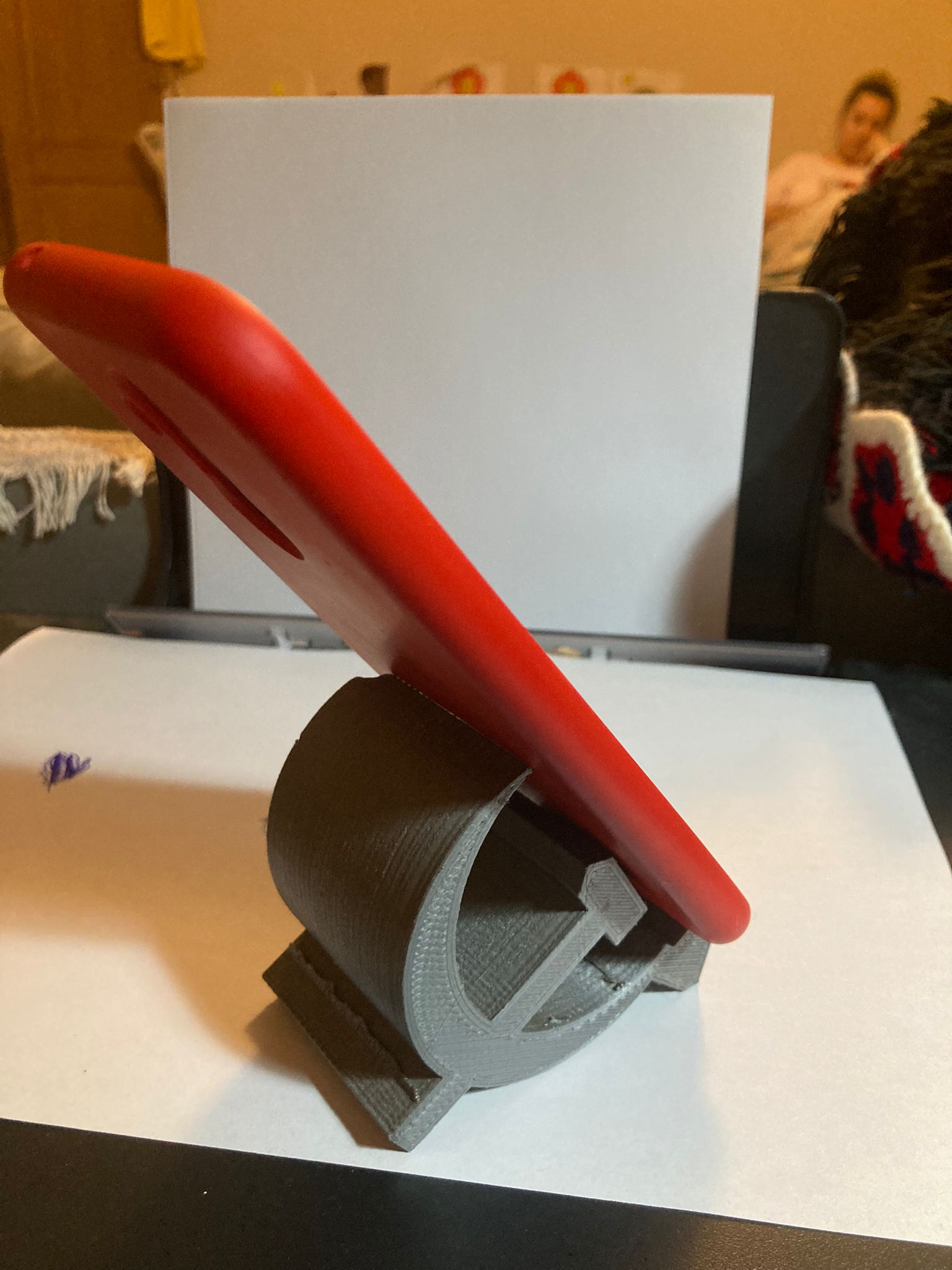 Slick-Hammer Phone Stand